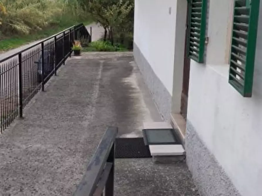 Immagine 9 di Rustico / casale in vendita  a Loreto Aprutino