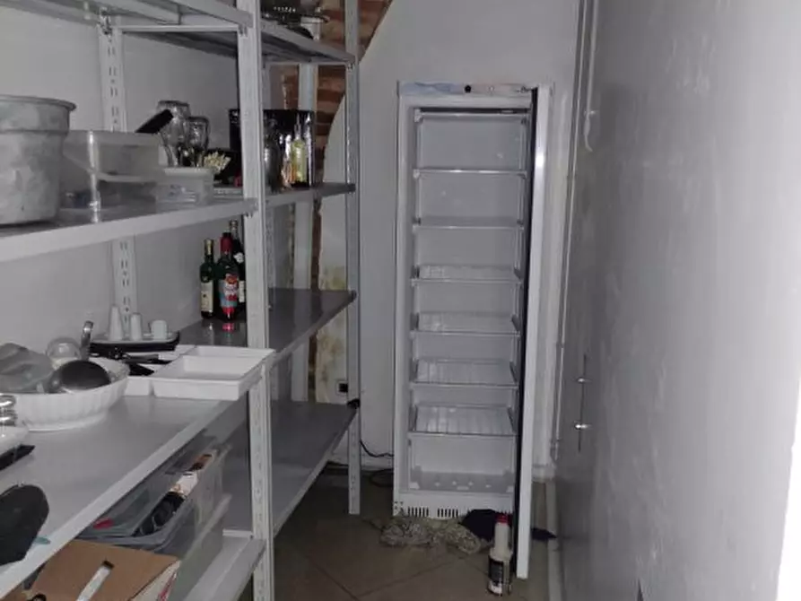 Immagine 9 di Negozio in vendita  a Catignano