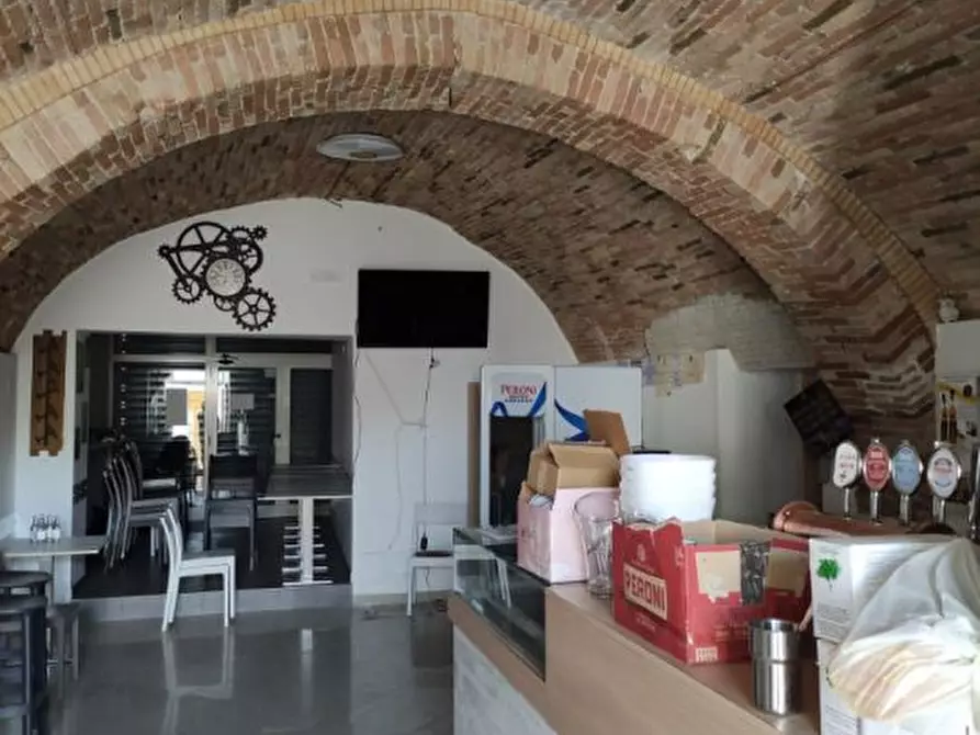 Immagine 1 di Negozio in vendita  a Catignano