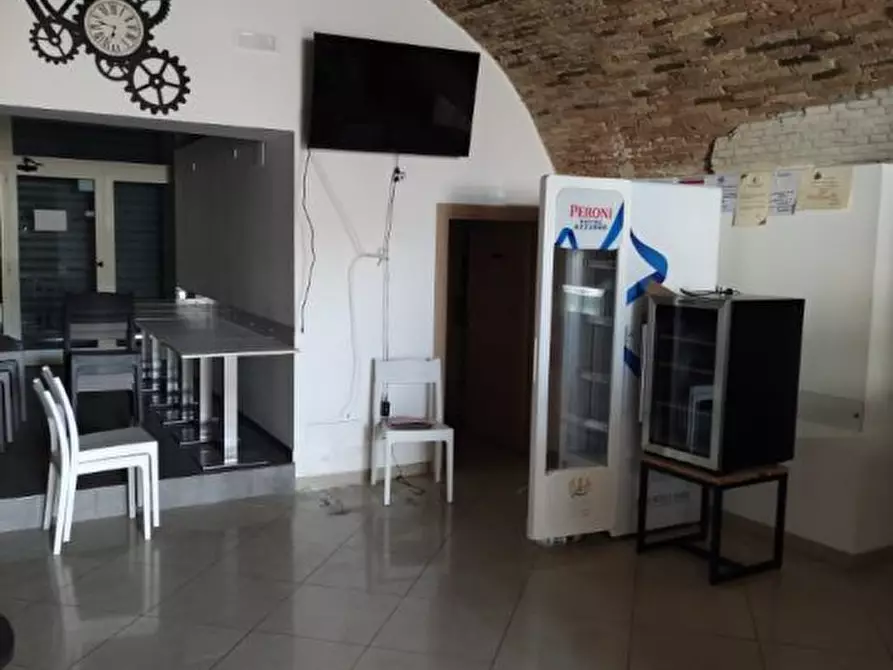 Immagine 4 di Negozio in vendita  a Catignano