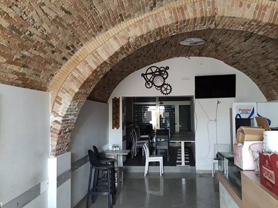 Immagine 2 di Negozio in vendita  a Catignano