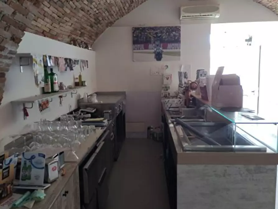 Immagine 7 di Negozio in vendita  a Catignano