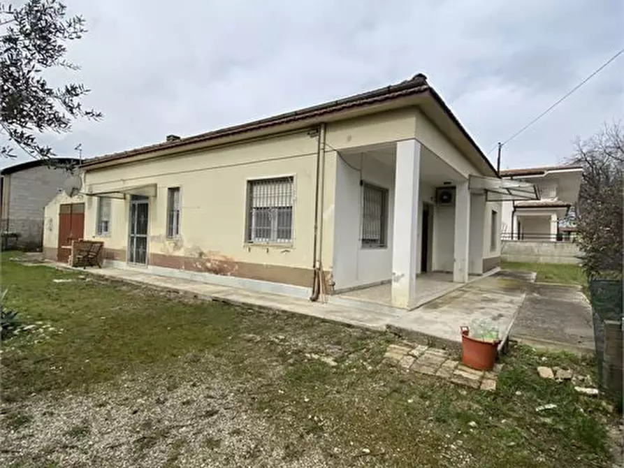 Immagine 2 di Villa in vendita  a Cepagatti