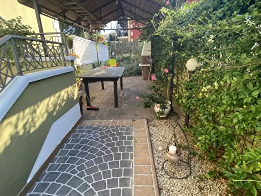 Immagine 2 di Villa in vendita  a Cepagatti