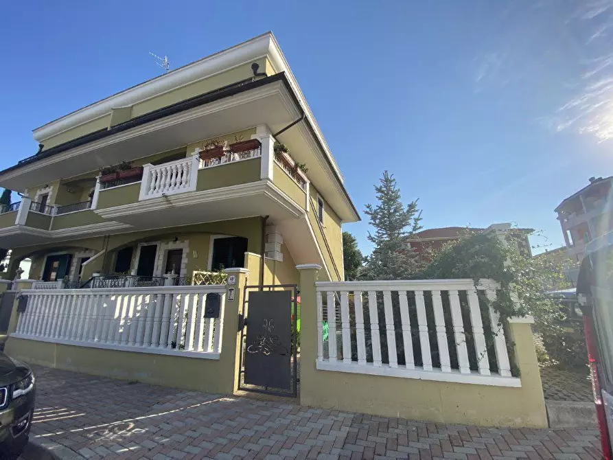 Immagine 1 di Villa in vendita  a Cepagatti