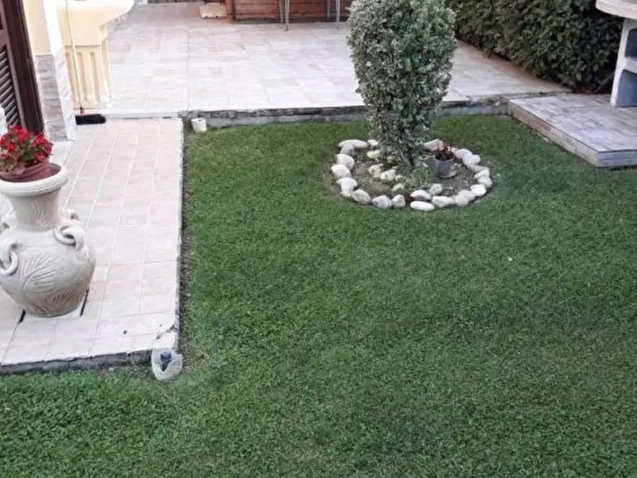 Immagine 8 di Villa in vendita  a Rosciano