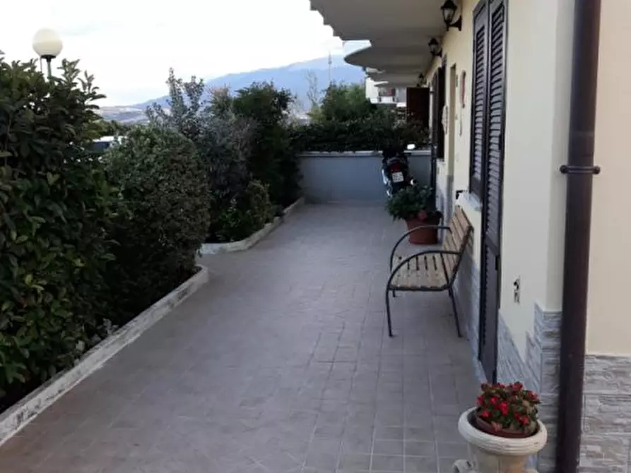 Immagine 3 di Villa in vendita  a Rosciano