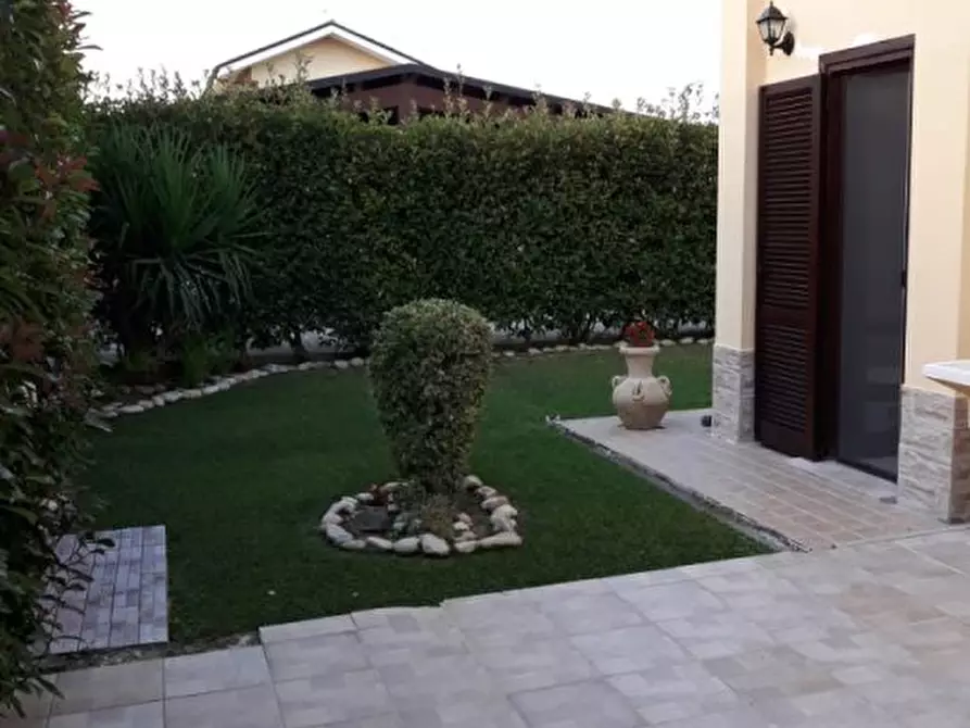 Immagine 6 di Villa in vendita  a Rosciano