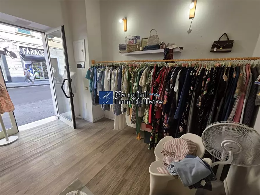 Immagine 5 di Negozio in affitto  a Livorno