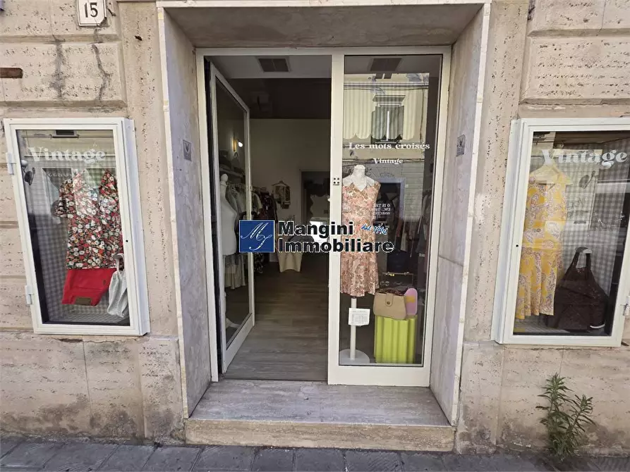 Immagine 1 di Negozio in affitto  a Livorno