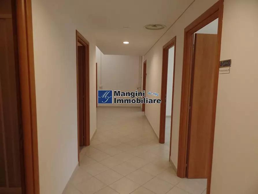 Immagine 2 di Magazzino in vendita  a Livorno