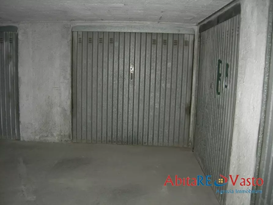 Immagine 2 di Garage in vendita  a Vasto