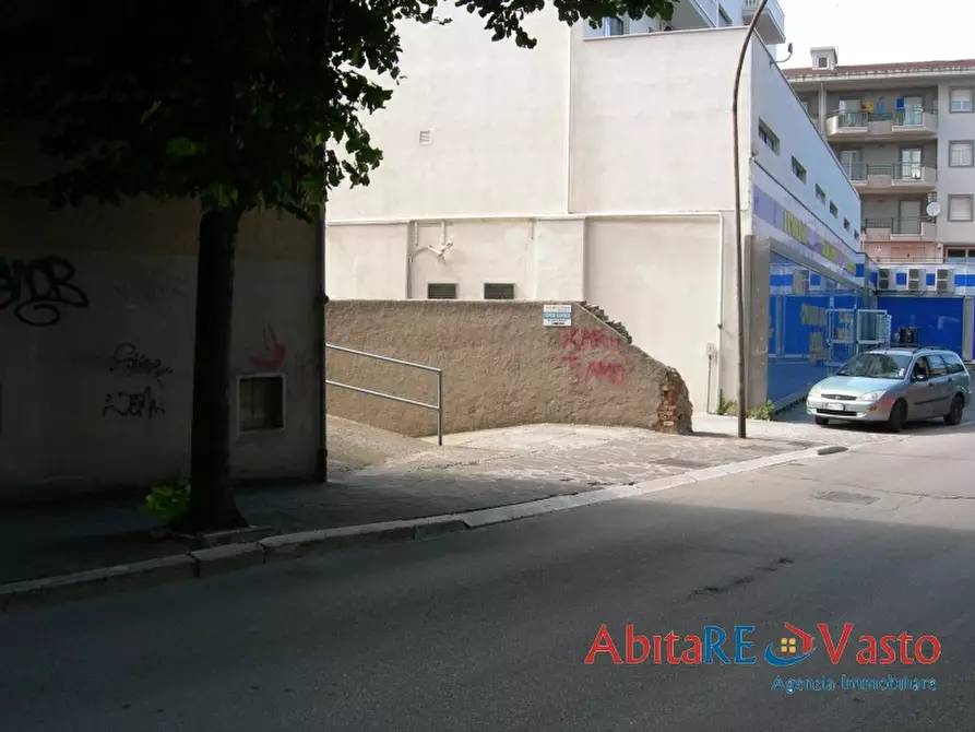Immagine 5 di Garage in vendita  a Vasto