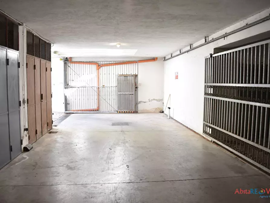 Immagine 6 di Garage in affitto  a Vasto