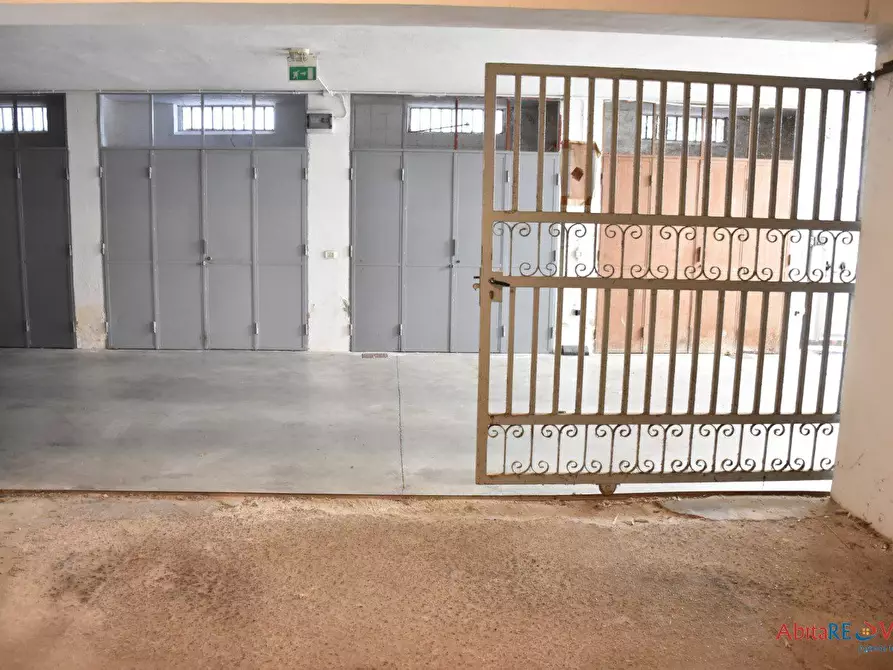 Immagine 2 di Garage in affitto  a Vasto