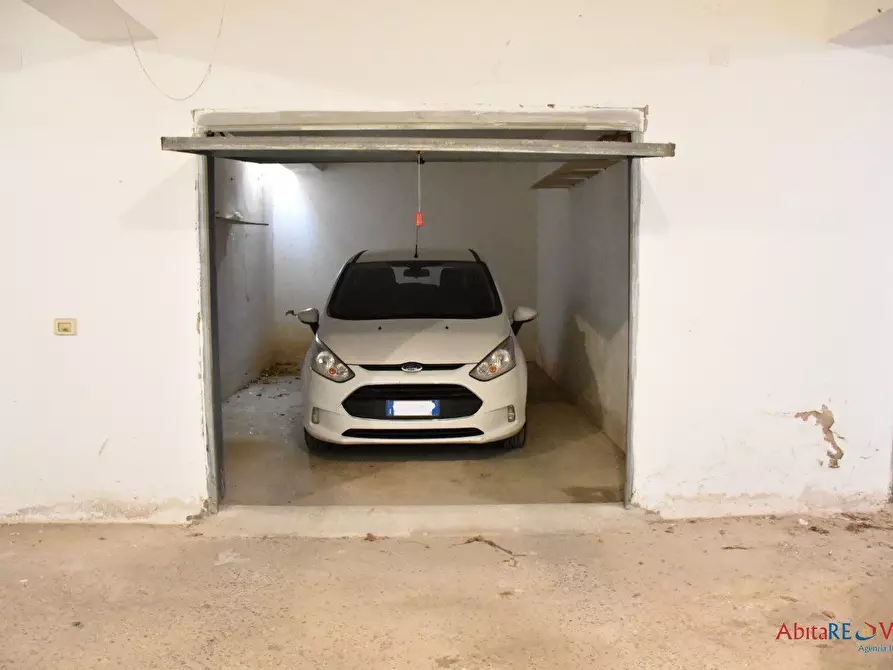 Immagine 4 di Garage in affitto  a Vasto