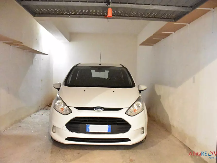 Immagine 5 di Garage in affitto  a Vasto