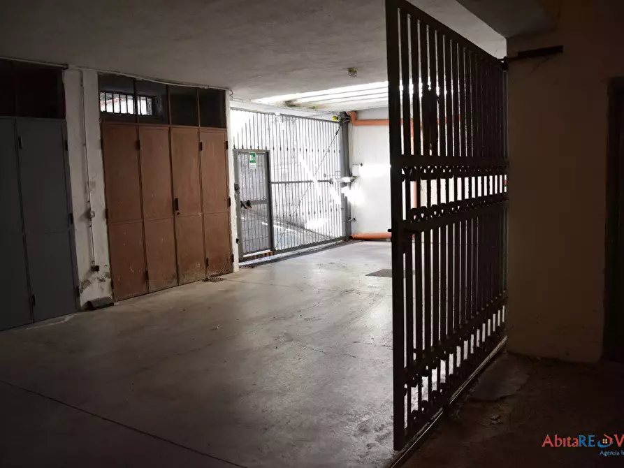 Immagine 3 di Garage in affitto  a Vasto