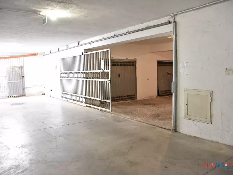 Immagine 1 di Garage in affitto  a Vasto
