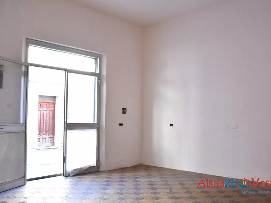 Immagine 10 di Negozio in vendita  43 a Vasto