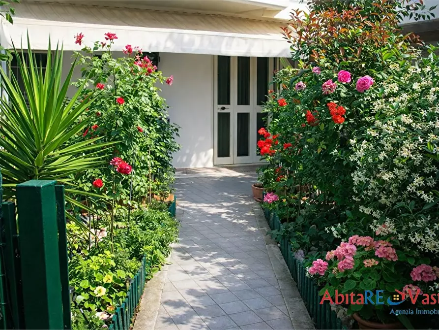 Immagine 6 di Villa in vendita  a Santa Maria Imbaro