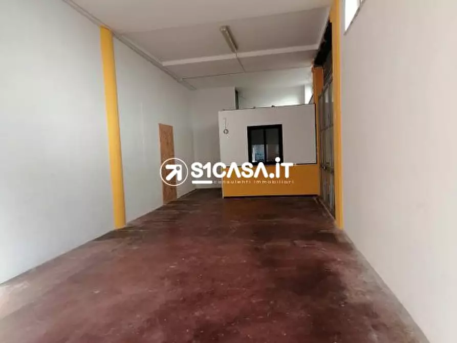 Immagine 3 di Attività artigianale in affitto  4 a Galatone
