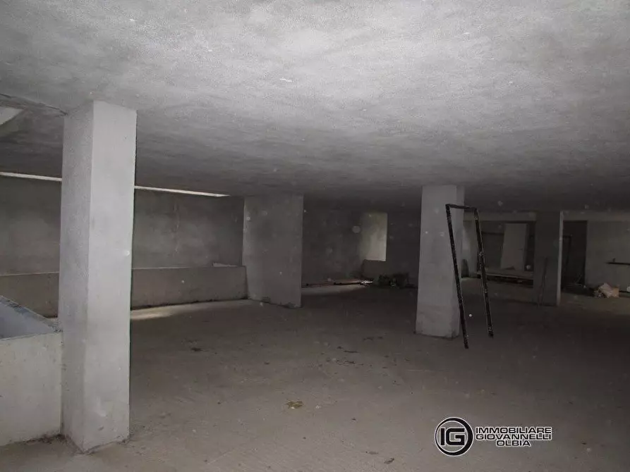 Immagine 2 di Garage in affitto  a Olbia