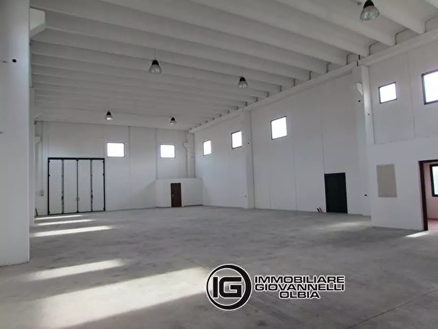 Immagine 2 di Ufficio in vendita  a Olbia