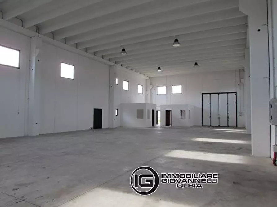 Immagine 3 di Ufficio in vendita  a Olbia