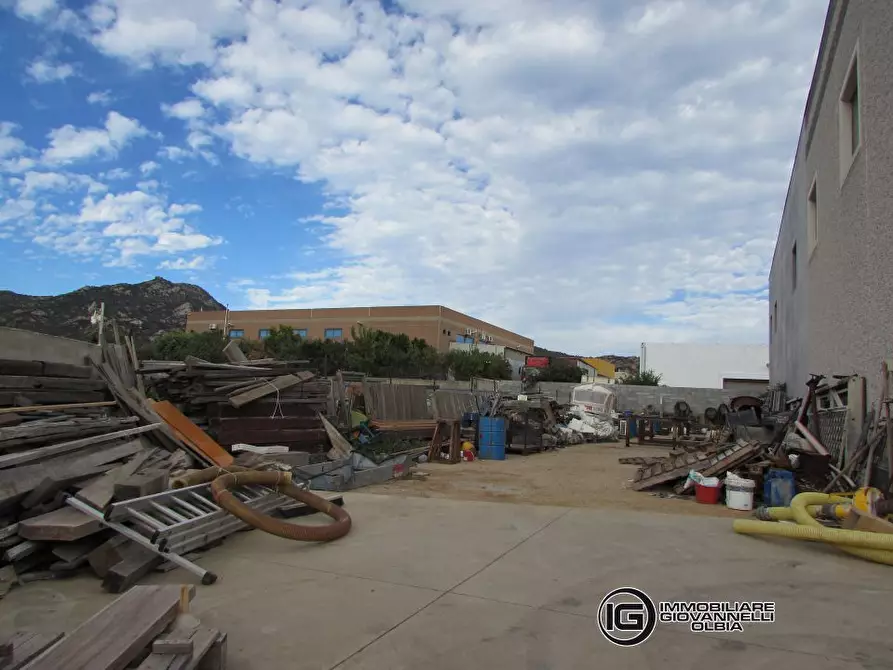 Immagine 7 di Capannone industriale in vendita  a Olbia