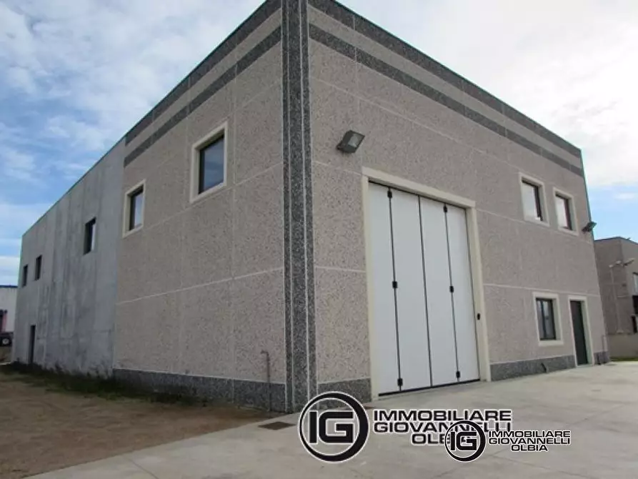 Immagine 5 di Capannone industriale in vendita  a Olbia