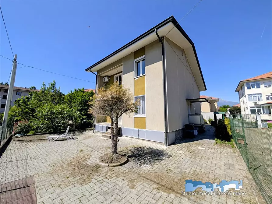 Immagine 1 di Villa in vendita  8 a Ivrea