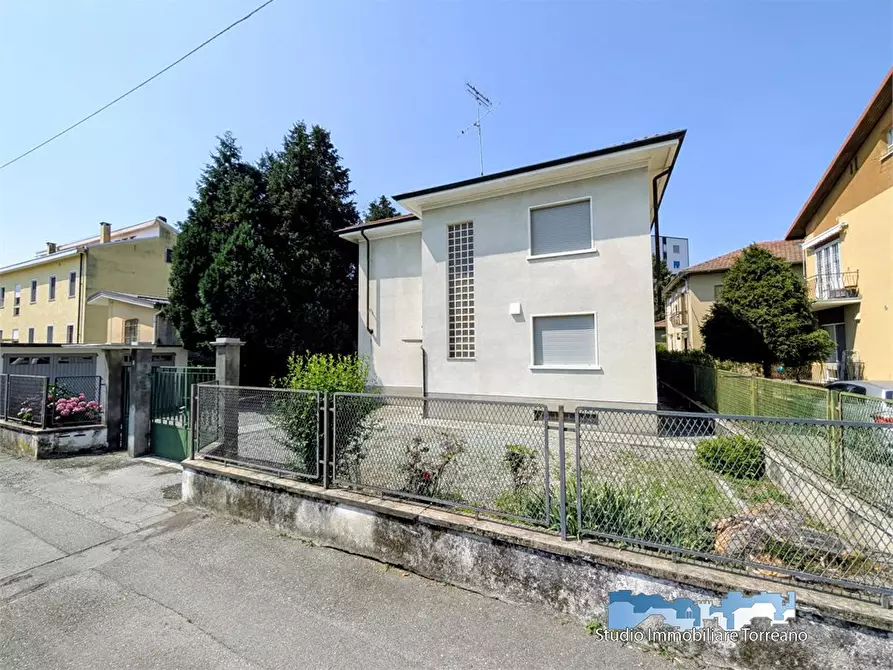 Immagine 2 di Villa in vendita  1 a Ivrea