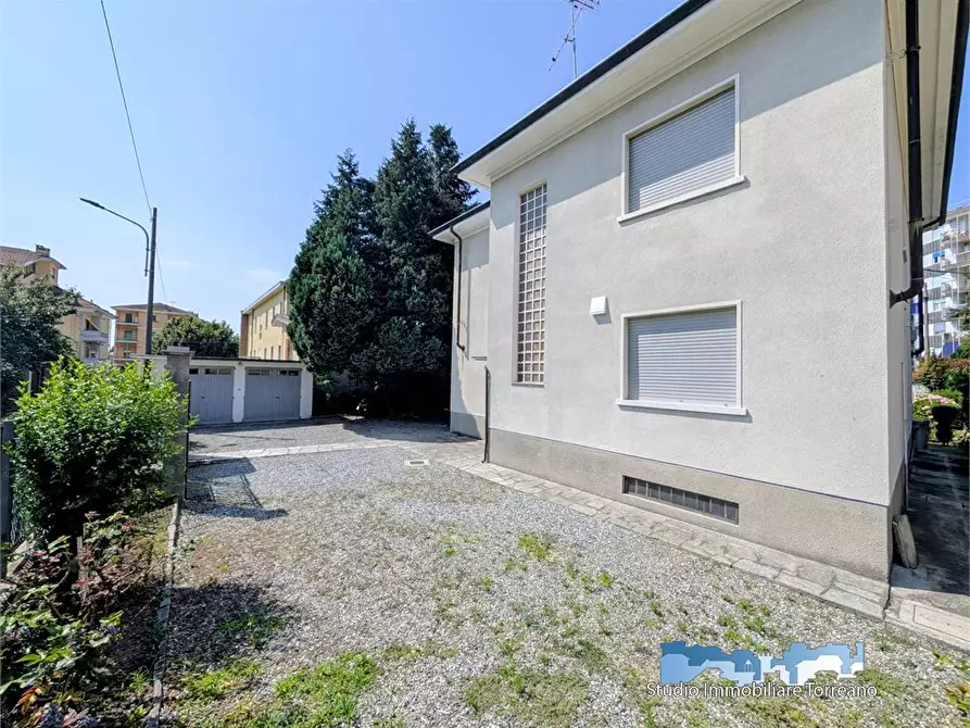Immagine 5 di Villa in vendita  1 a Ivrea