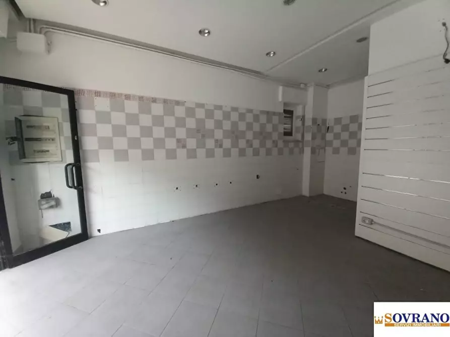 Immagine 8 di Negozio in vendita  169 a Capaci