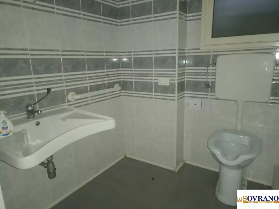 Immagine 9 di Negozio in vendita  169 a Capaci