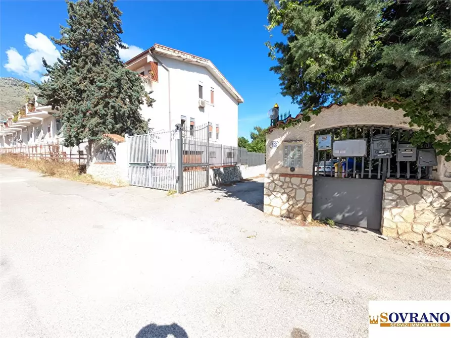 Immagine 4 di Villa in vendita  a Carini