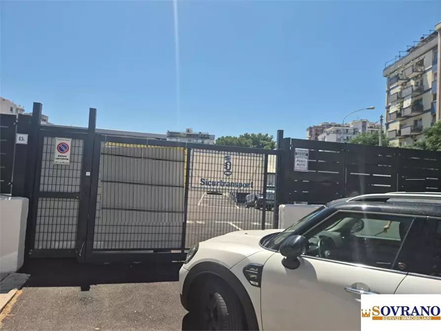 Immagine 3 di Garage in vendita  a Palermo