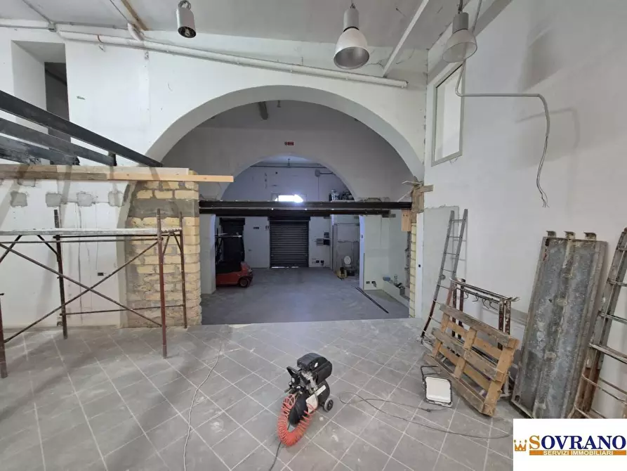 Immagine 4 di Negozio in affitto  a Carini