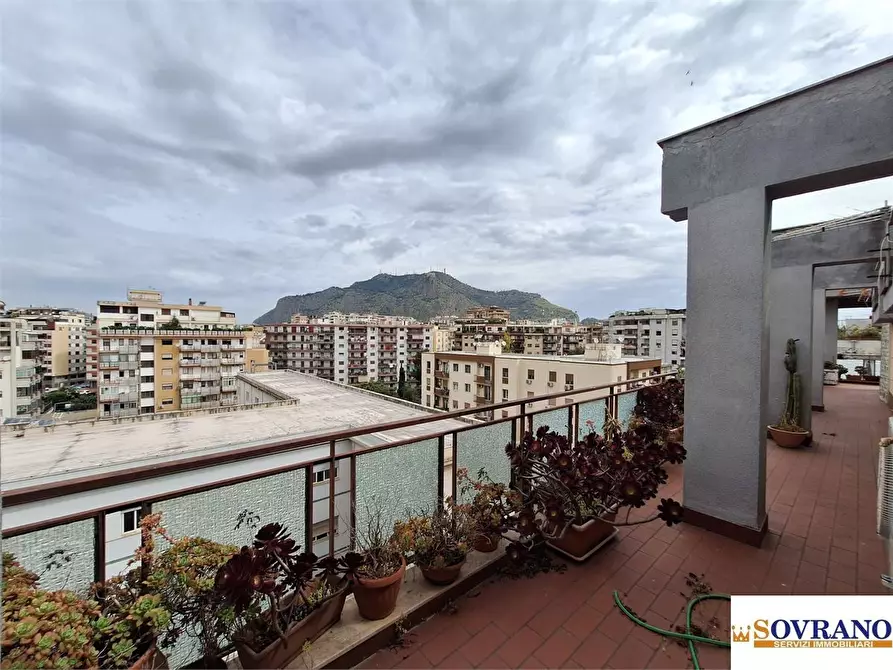 Immagine 10 di Appartamento in vendita  a Palermo