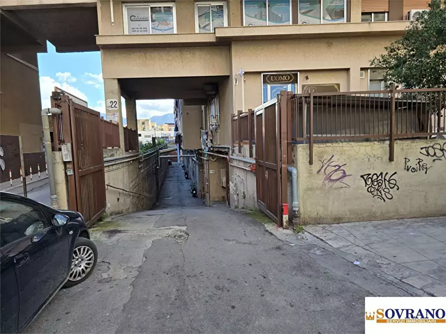 Immagine 1 di Garage in vendita  a Palermo