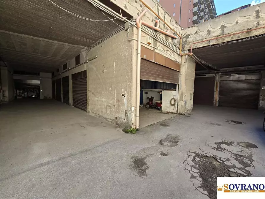Immagine 3 di Garage in vendita  a Palermo