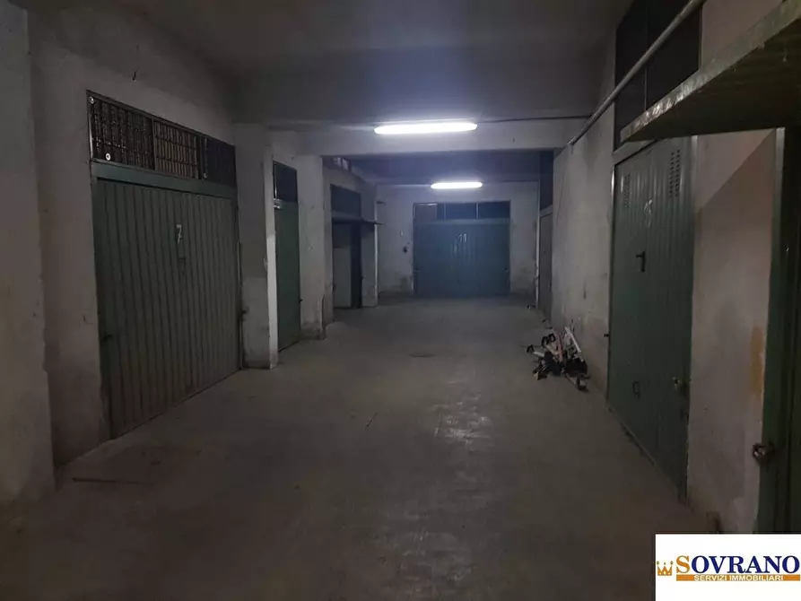 Immagine 2 di Garage in vendita  a Palermo