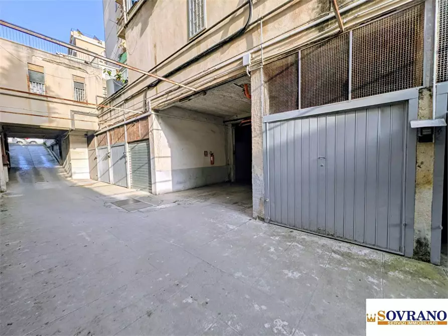Immagine 9 di Garage in vendita  a Palermo