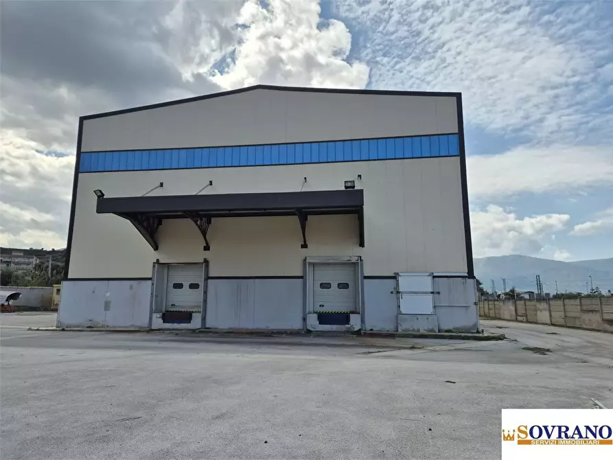 Immagine 2 di Capannone industriale in vendita  a Capaci