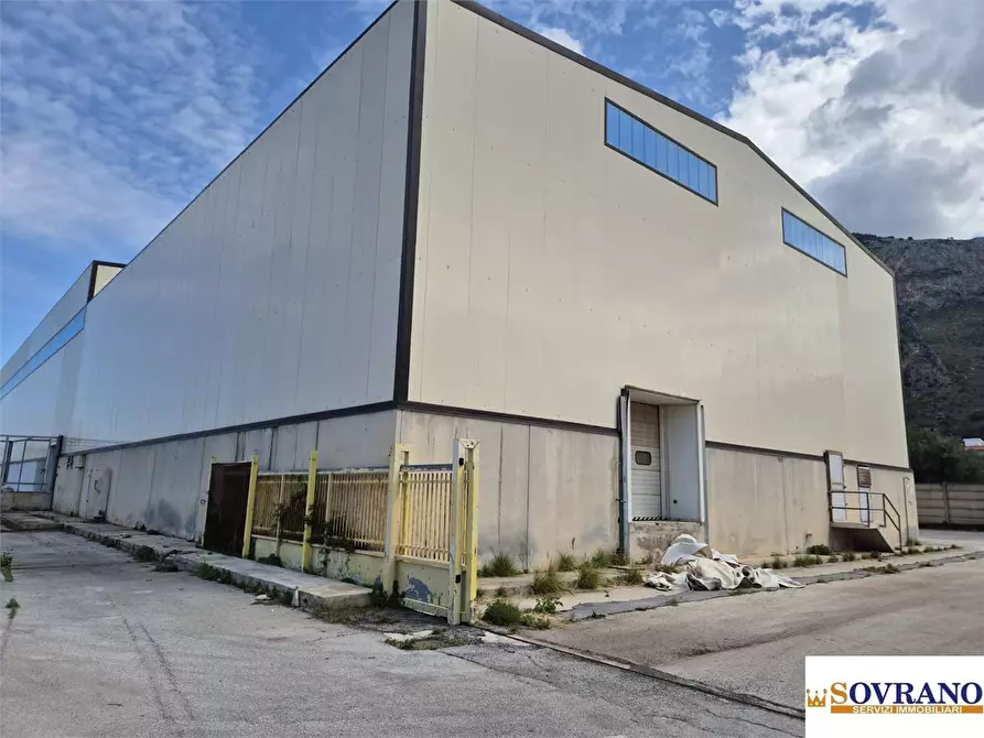 Immagine 3 di Capannone industriale in vendita  a Capaci