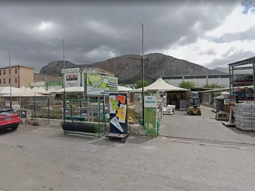 Immagine 10 di Capannone industriale in vendita  a Carini