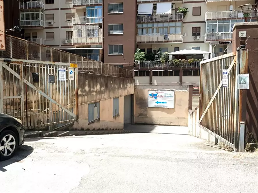 Immagine 1 di Negozio in vendita  21 a Palermo