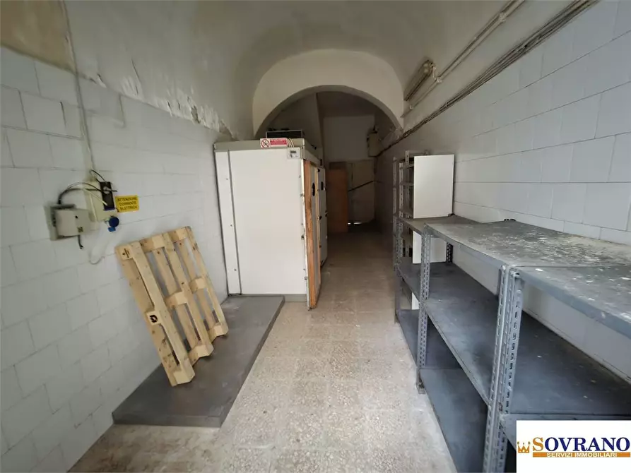 Immagine 5 di Negozio in vendita  54 a Palermo