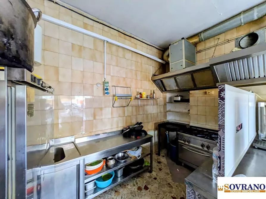 Immagine 8 di Negozio in vendita  a Palermo